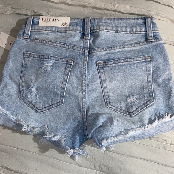 Mid Rise shorts - Picture 2 of 3